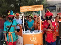 Festivalin renkli misafirleri Karagöz ile Hacivat standımıza gelerek destek oldular