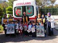 Eğitim sunusu sonrası minik 112 ler ambulansa öncelik vermenin önemini kavradı

