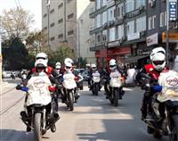 Bursa 112 Motorize Ekipleri, Bursa İl Emniyet Müdürlüğü Motosikletli Polis Timleri ve Bursa Enduro Touring Fan Clup Üyeleri ‘Kansere Yol Verme Yarınlar Seninle’ sürüş etkinliğini gerçekleştirdiler.