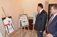 Sayın Vali Yardımcımız Ergun Koksal ve İl Sağlık Müdürümüz Dr. Özcan Akan 2.Uluslararası Organ Bağışı Poster Yarışmasında dereceye giren eserlerin yer aldığı sergiyi inceledi. (2)